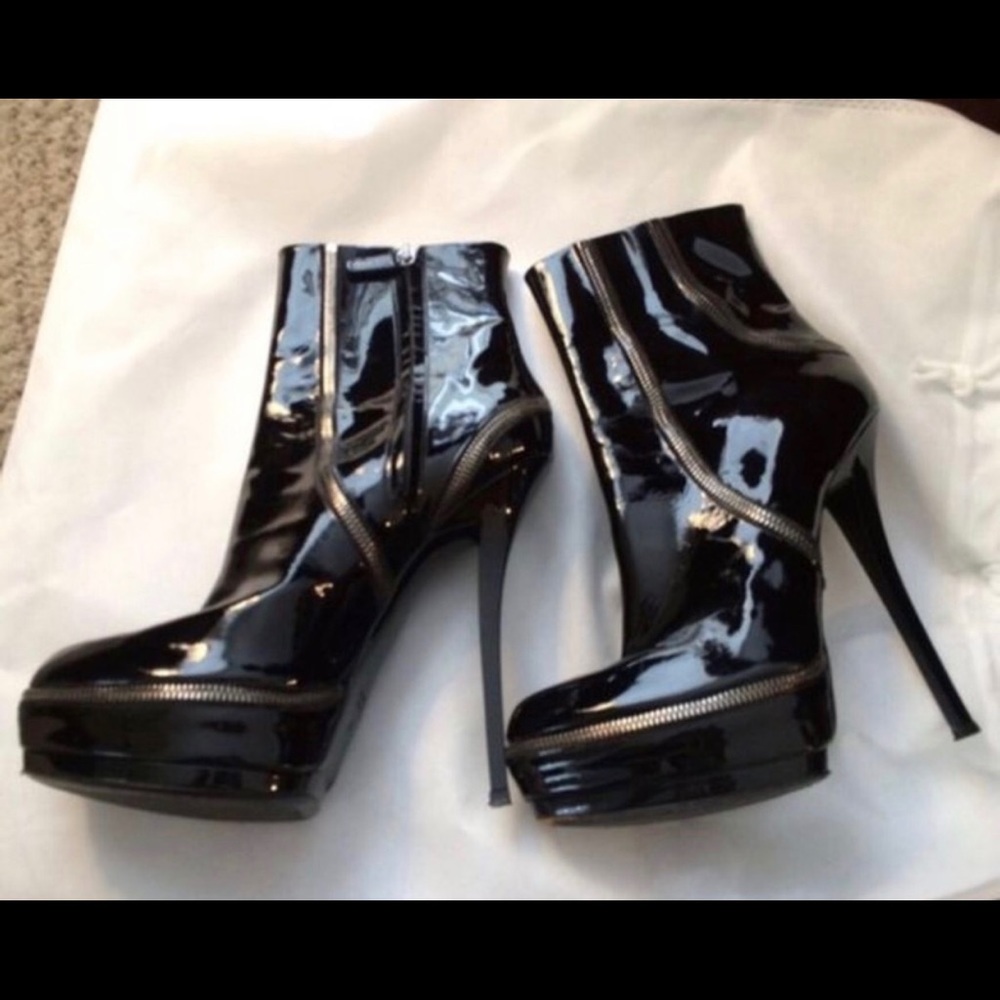 Authentic Gucci patent leather booties